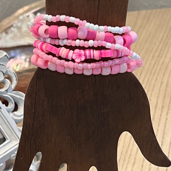 Pink beaded bracelet floral handmade women teens girls stretchy stackable - Picture 3 of 4